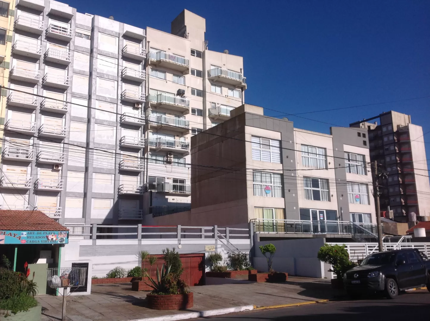 Departamento en San Bernardo - 3 AMB. CON AMPLIA VISTA AL MAR. 3 AIRES ACONDIC, 3 TV CON CABLE. COCHERA CUB.,GAS NATURAL (ID 715297)